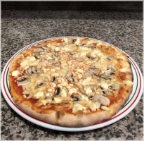 Basispizza met champignons en feta kaas